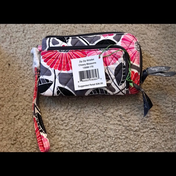 NWT Vera Bradley Zip Zip wristlet - Picture 1 of 8